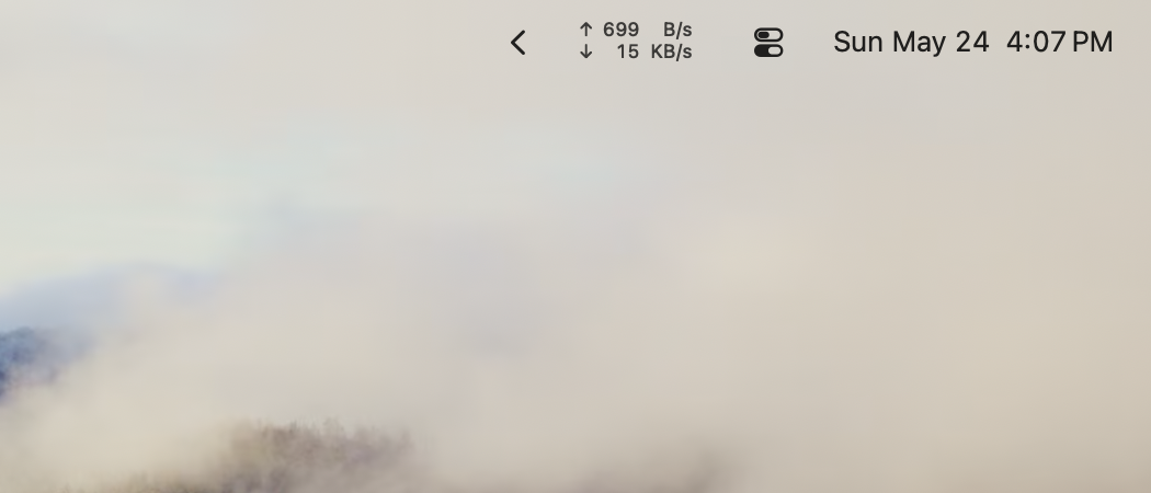 Bandwidth Meter in the macOS menu bar, showing 699 B/s upload and 15 KB/s download in a stacked layout next to the system clock.
